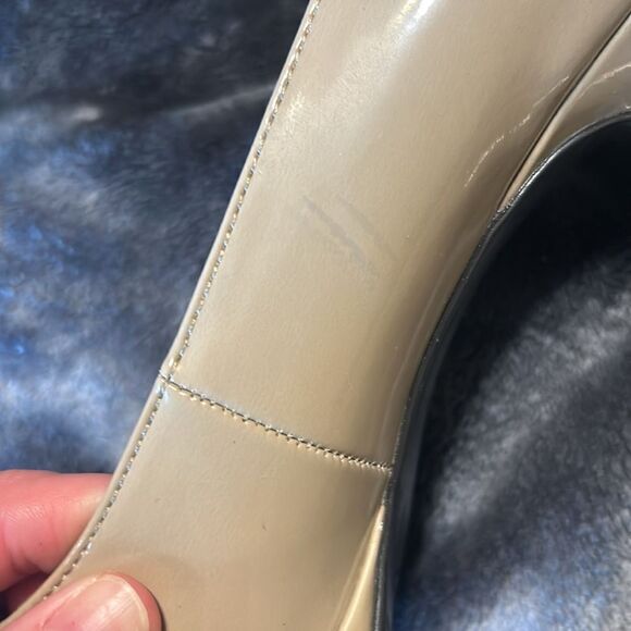 Bandolino B Flexible Peep Toe Heels - Picture 7 of 9